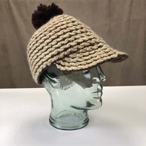 𝅺CREAM nubby knit peak cap NEW - Picture 1 of 4